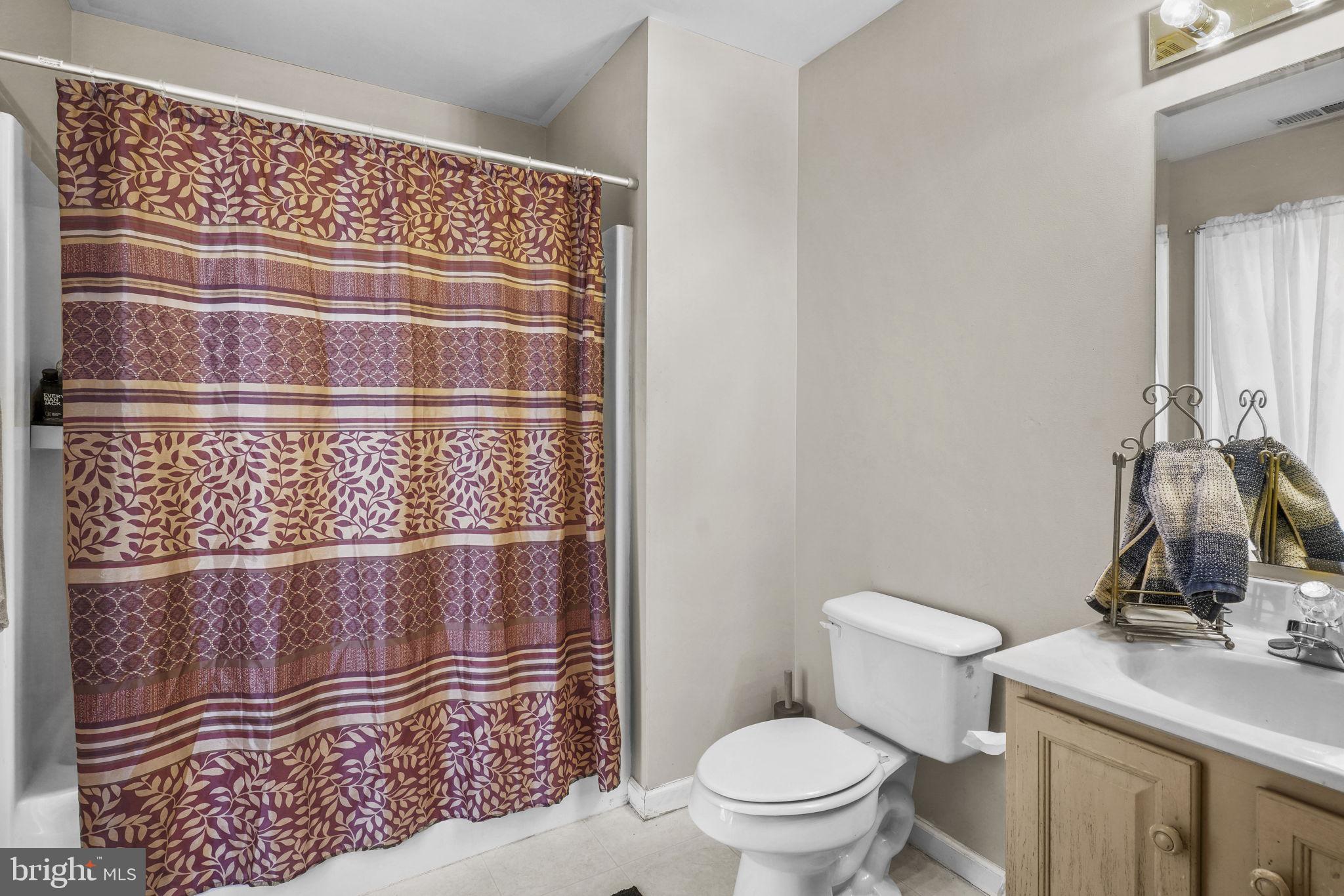 615 Mann Road Deale, MD 20751 - Photo 23 of 38 Upper level hallway bathroom