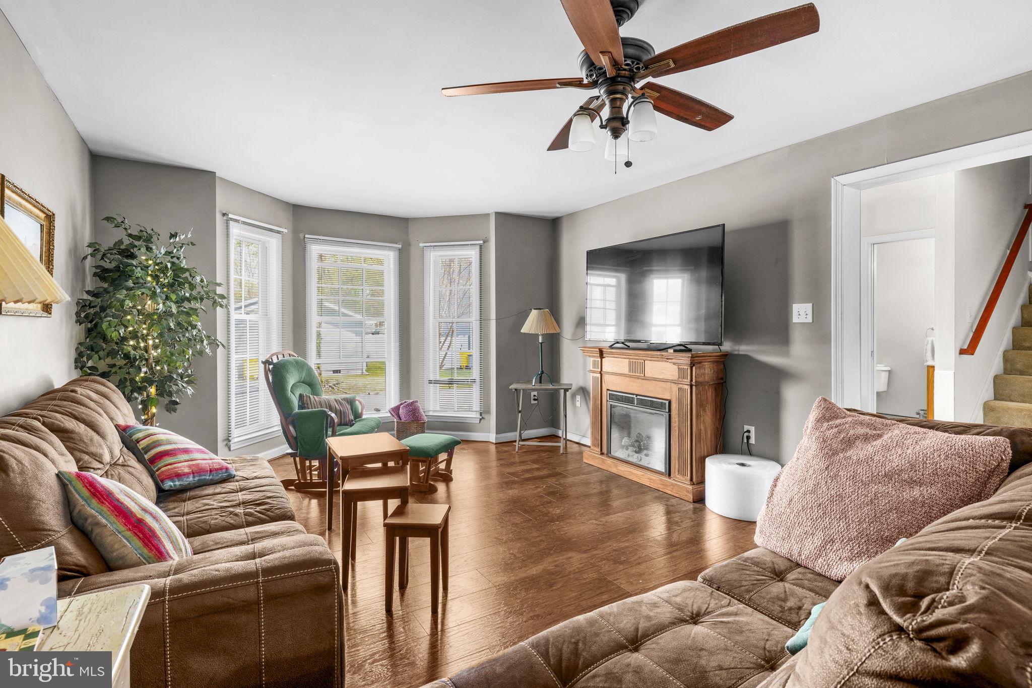 615 Mann Road Deale, MD 20751 - Photo 8 of 38 Living room