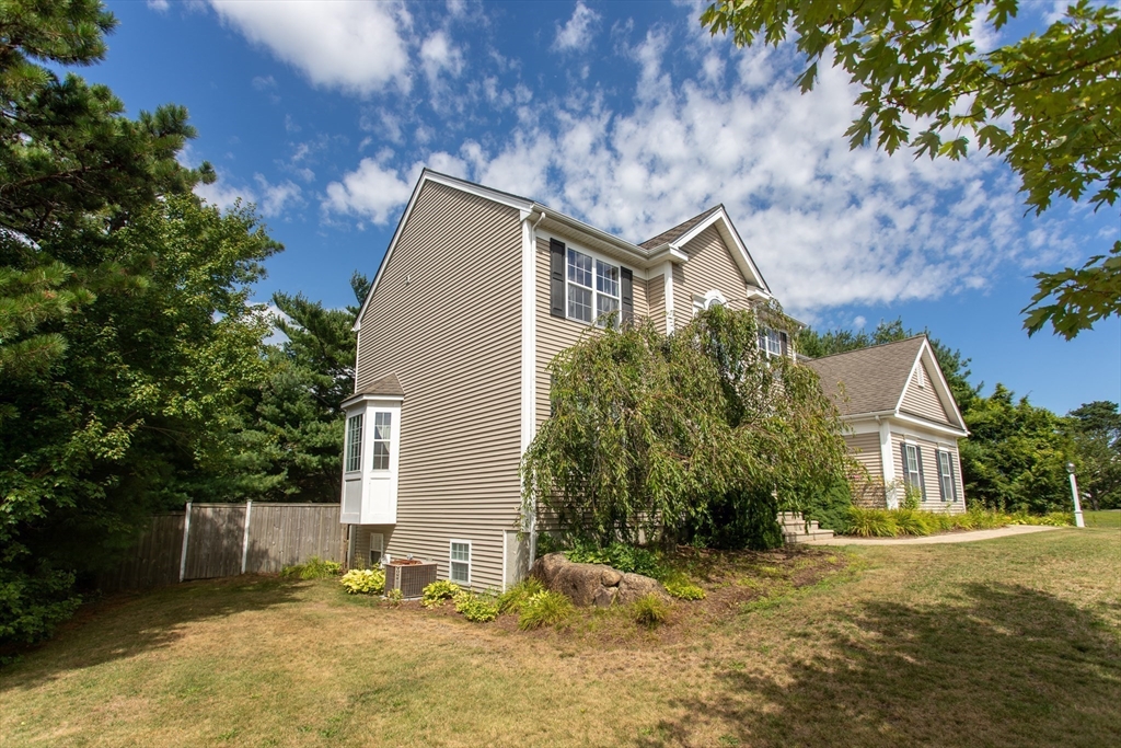 402 Raymond Road Plymouth, MA 02360 - Photo 3 of 26 Gallery Image 3