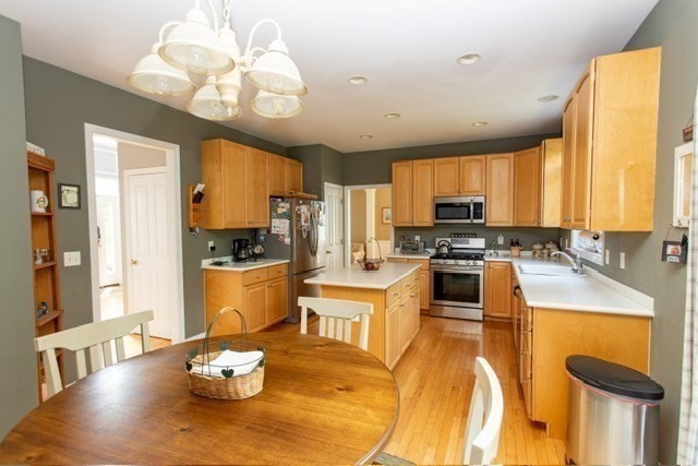 402 Raymond Road Plymouth, MA 02360 - Photo 8 of 26 Gallery Image 8