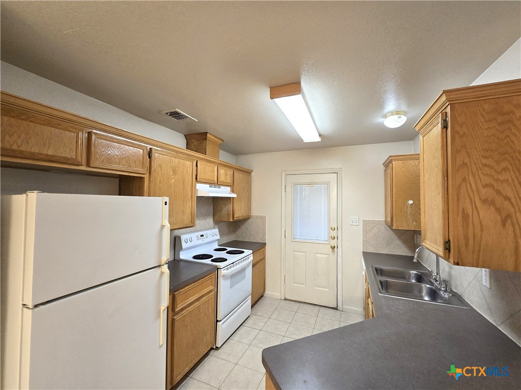 1411 Nicholas Circle, Unit B Killeen, TX 76542 - Photo 2 of 18