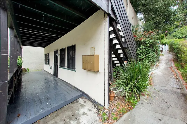 a view of a house with a yard and plants