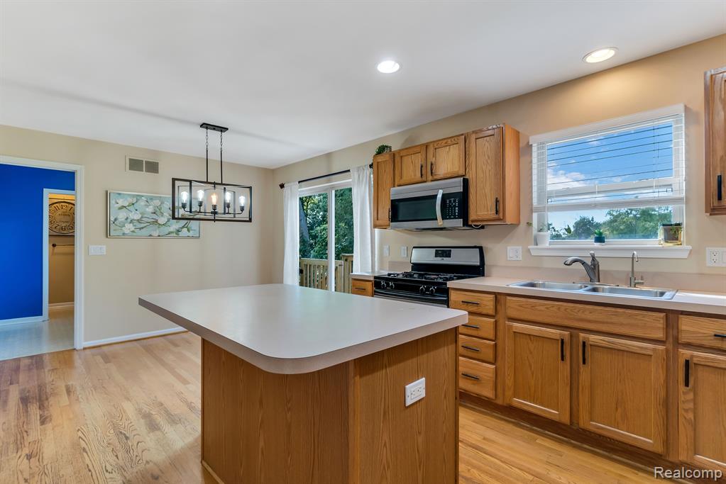 8246 Kimble Drive Pinckney, MI 48169 - Photo 11 of 45