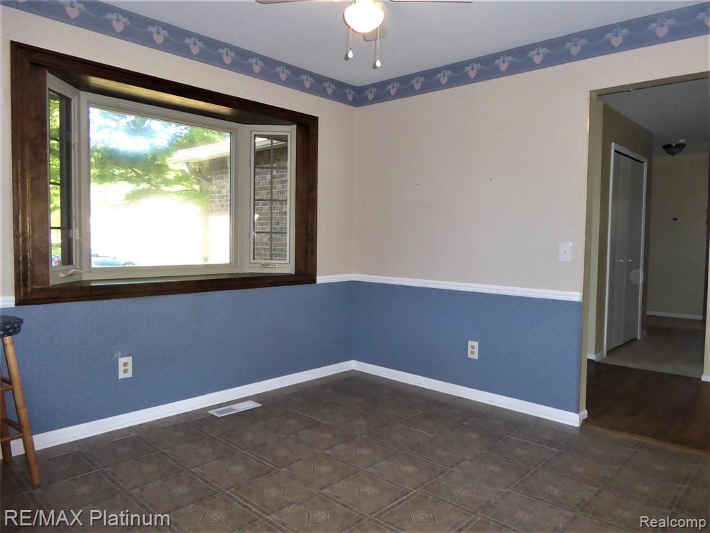 18678 Gill Road Livonia, MI 48152 - Photo 8 of 15