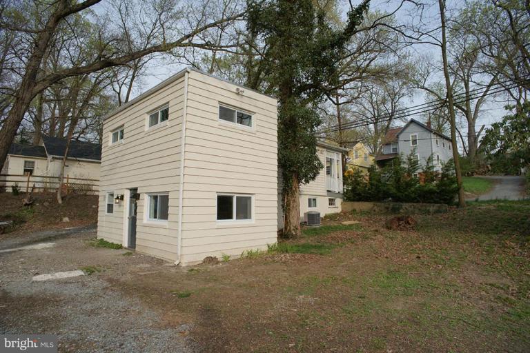 9723 Capitol View Avenue Silver Spring, MD 20910 - Photo 19 of 26 Exterior (Rear)