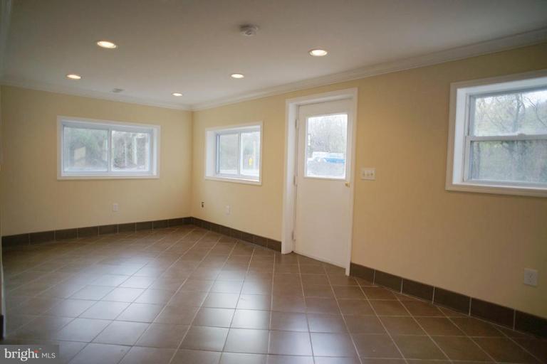 9723 Capitol View Avenue Silver Spring, MD 20910 - Photo 5 of 26 Family Room