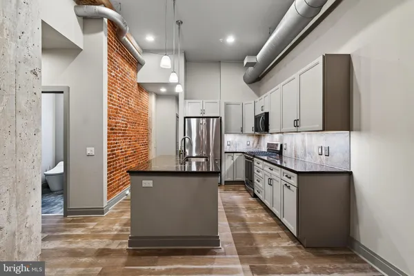 $300,000 | 41 West Lemon Street, Unit 304, Lancaster, PA 17603