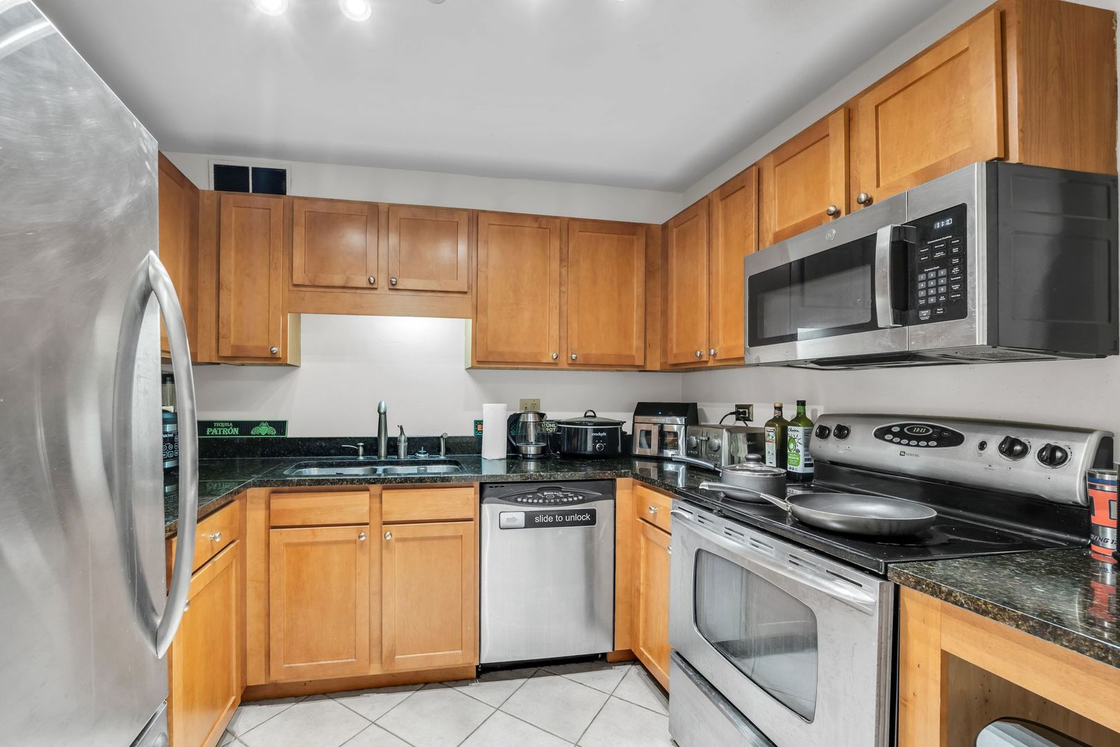 211 East Ohio Street, Unit 1203 Chicago, IL 60611 - Photo 11 of 38