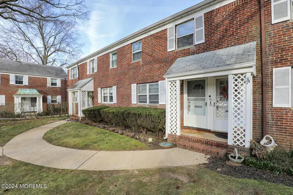 $2,900 | 155 Manor Drive, Red Bank, NJ 07701