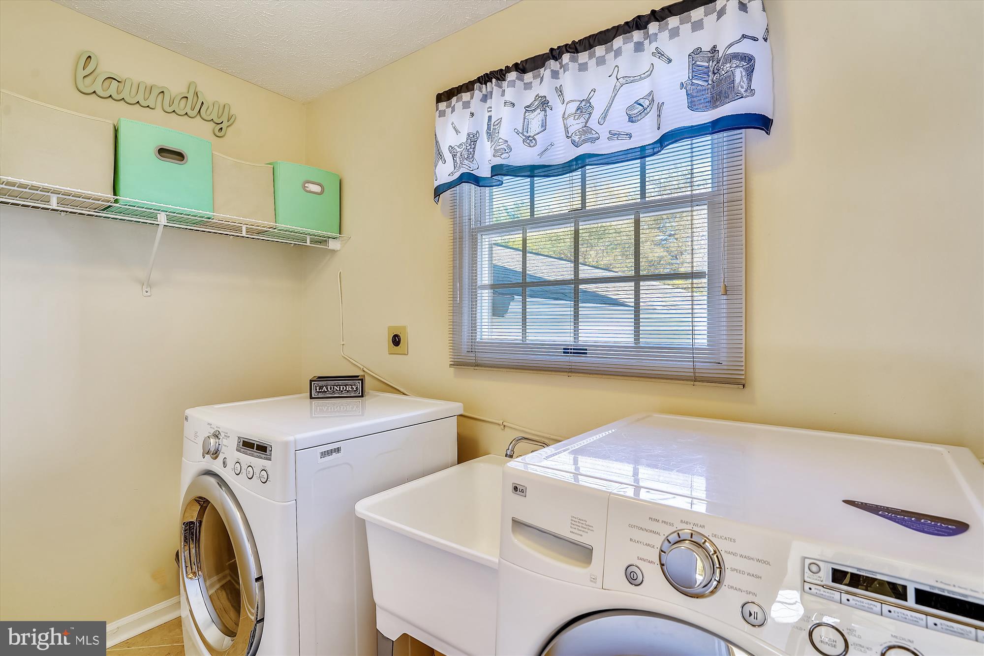17302 Seneca Chase Park Road Poolesville, MD 20837 - Photo 36 of 82 Main level Laundry Room w/ a Laundry tub too