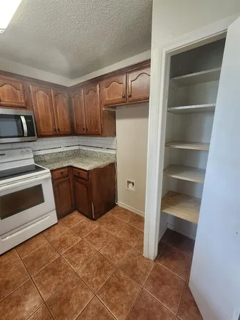 $1,600 | 206 Hackberry Drive, Greenville, TX 75402
