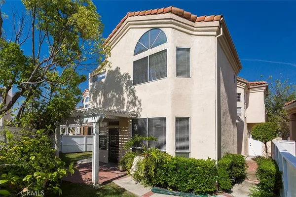 $4,450 | 10 Sparta, Irvine, CA 92614