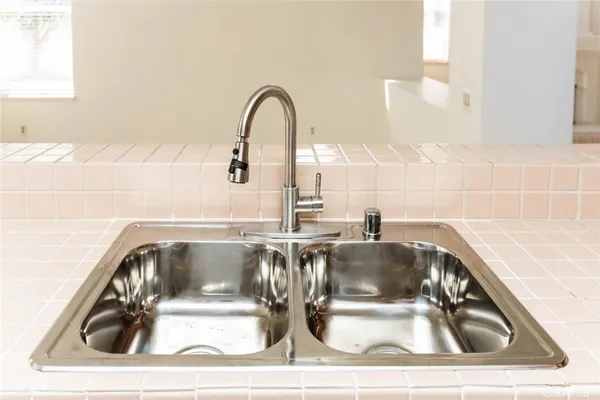 $4,450 | 10 Sparta, Irvine, CA 92614