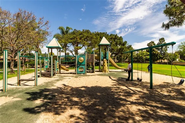$4,450 | 10 Sparta, Irvine, CA 92614