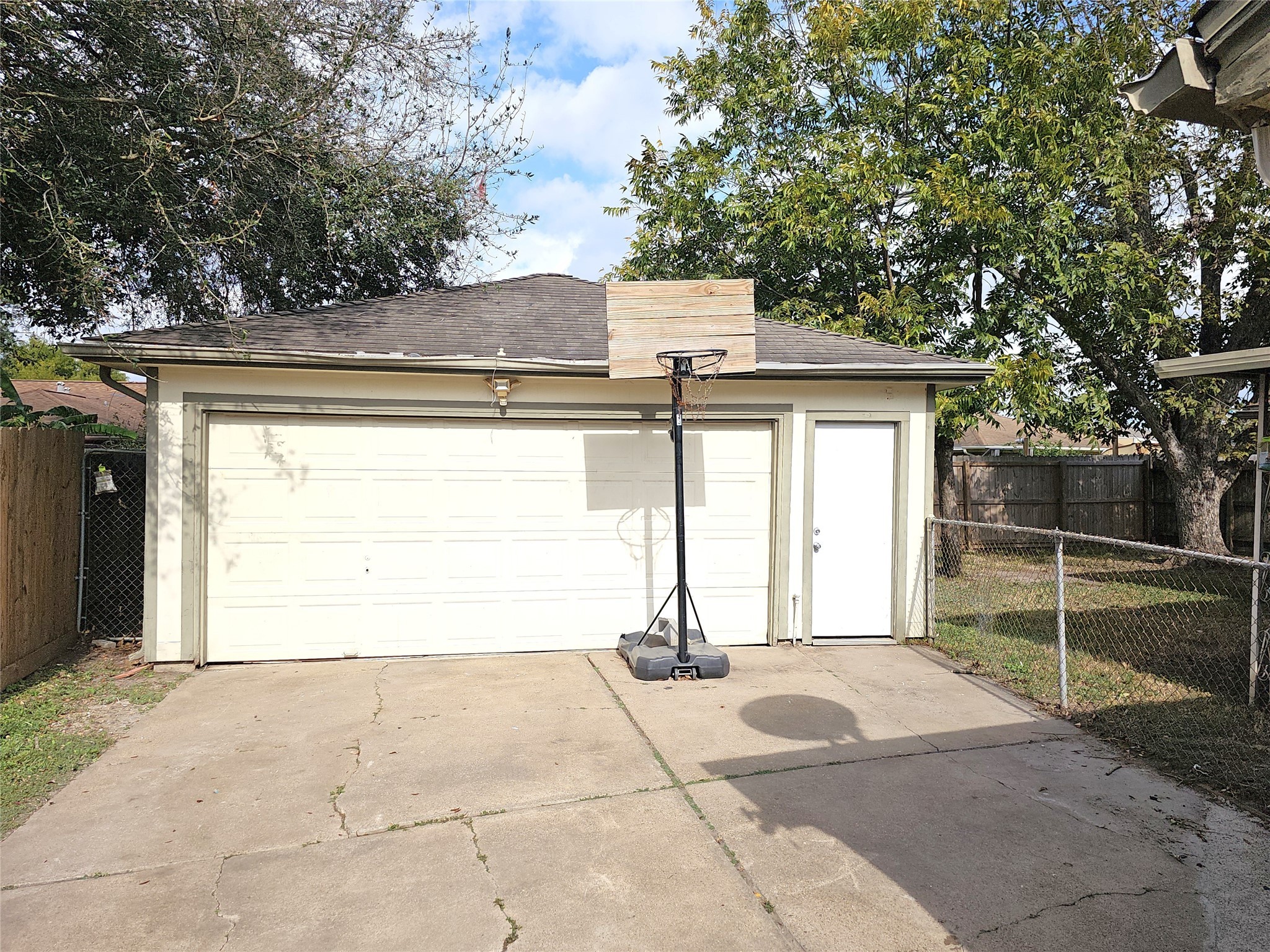 11427 Kirkmeadow Drive Houston, TX 77089 - Photo 2 of 24