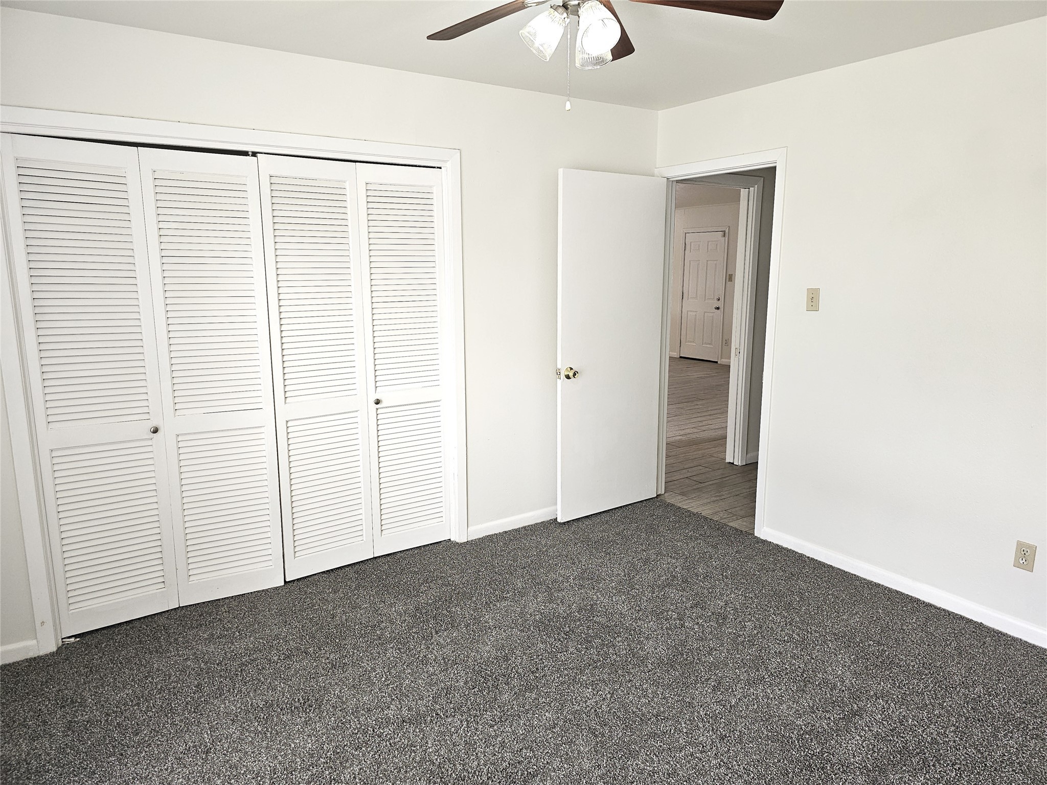 11427 Kirkmeadow Drive Houston, TX 77089 - Photo 21 of 24 an empty room with a empty space and a ceiling fan