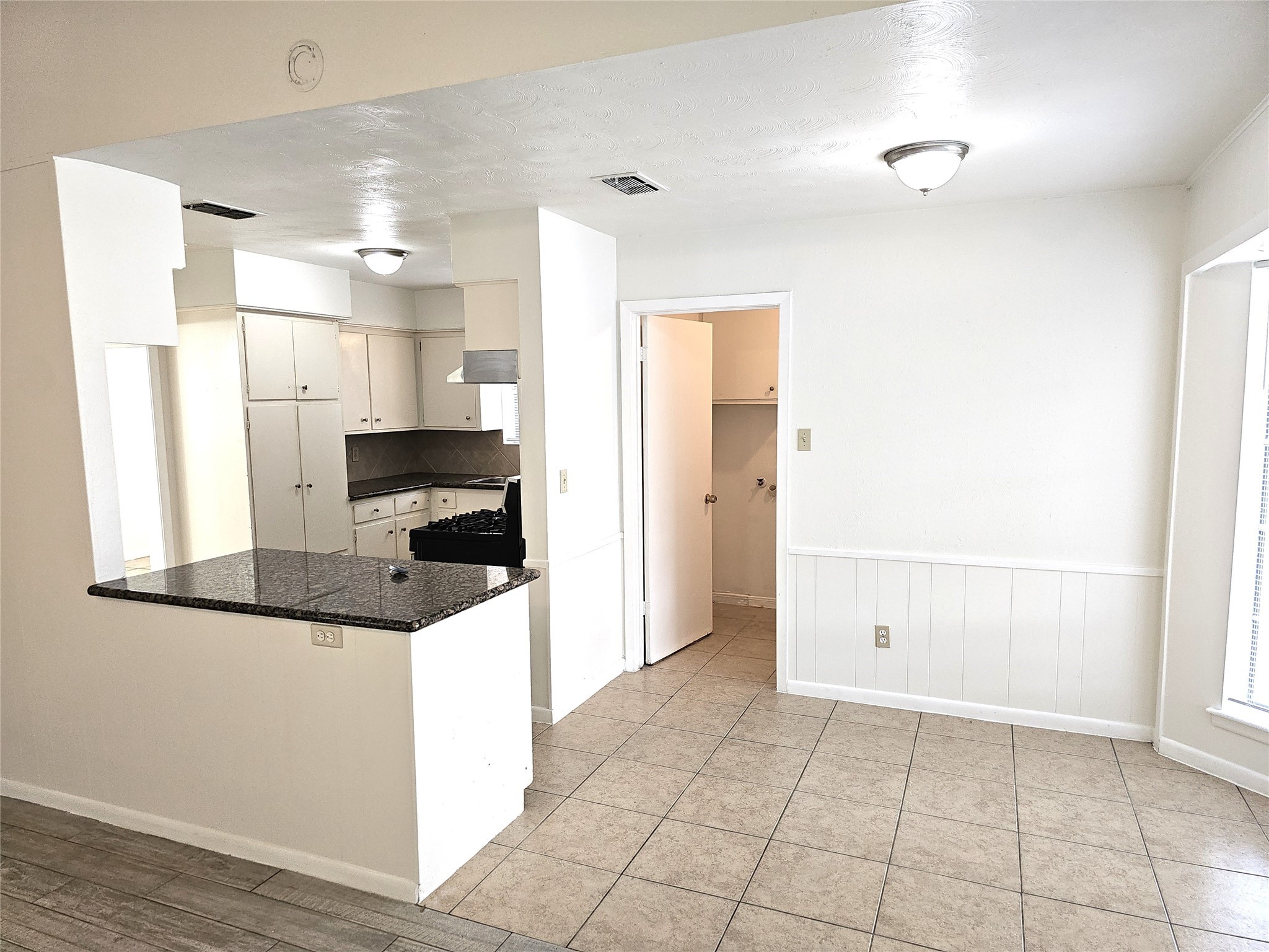 11427 Kirkmeadow Drive Houston, TX 77089 - Photo 6 of 24 a kitchen with granite countertop a refrigerator and a stove