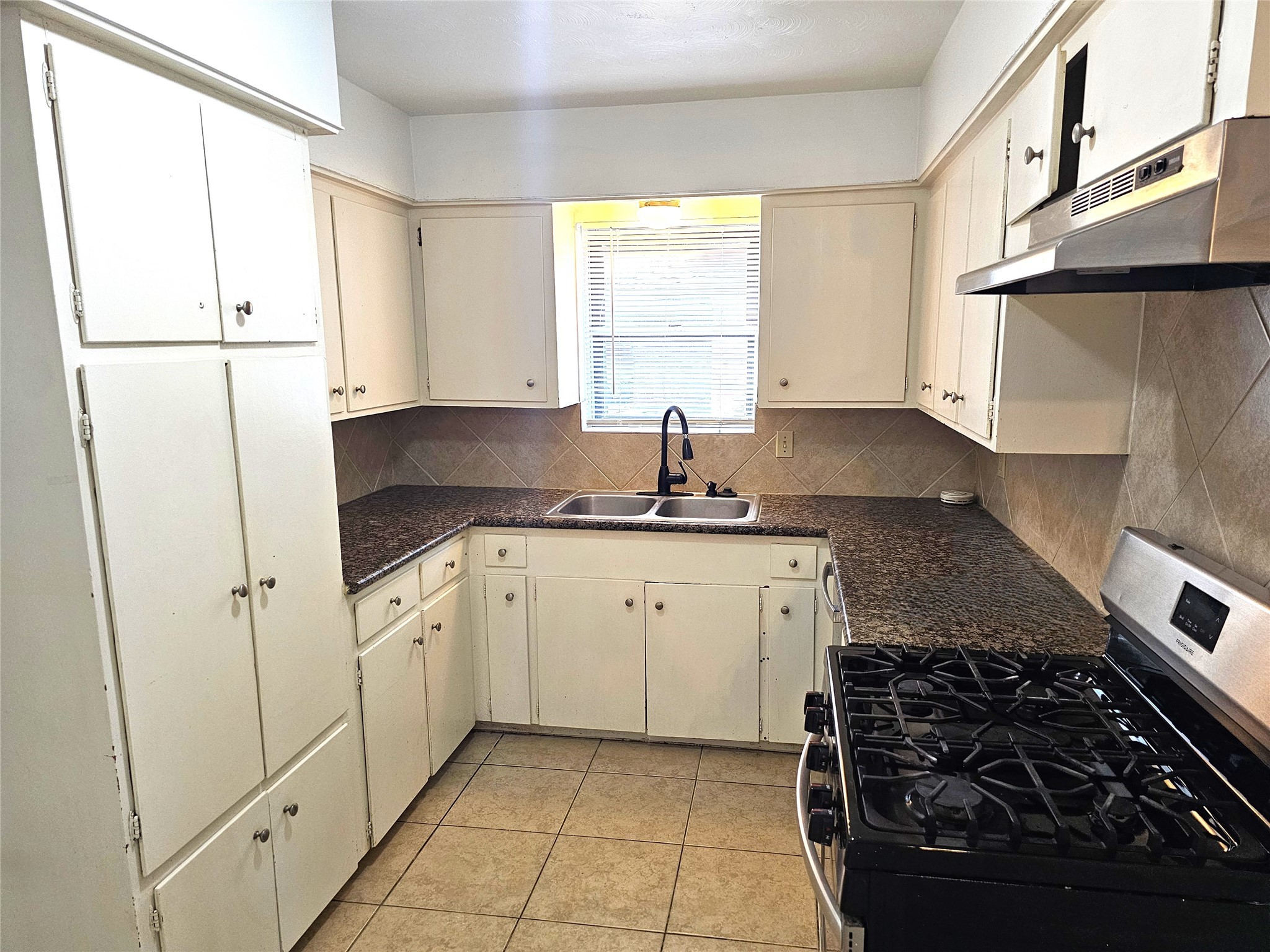 11427 Kirkmeadow Drive Houston, TX 77089 - Photo 7 of 24 a kitchen with a refrigerator and a stove