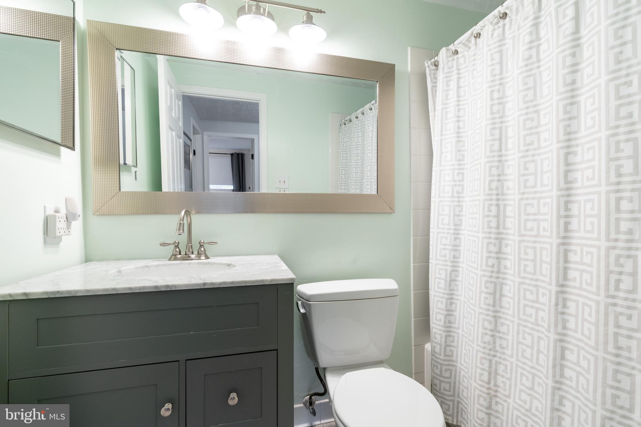 6128 Mantle Road Burke, VA 22015 - Photo 15 of 32 Upstairs Hall Bathroom