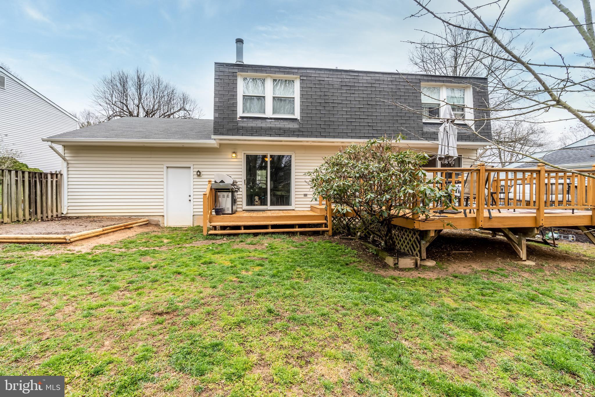 6128 Mantle Road Burke, VA 22015 - Photo 25 of 32 Entertain in the backyard