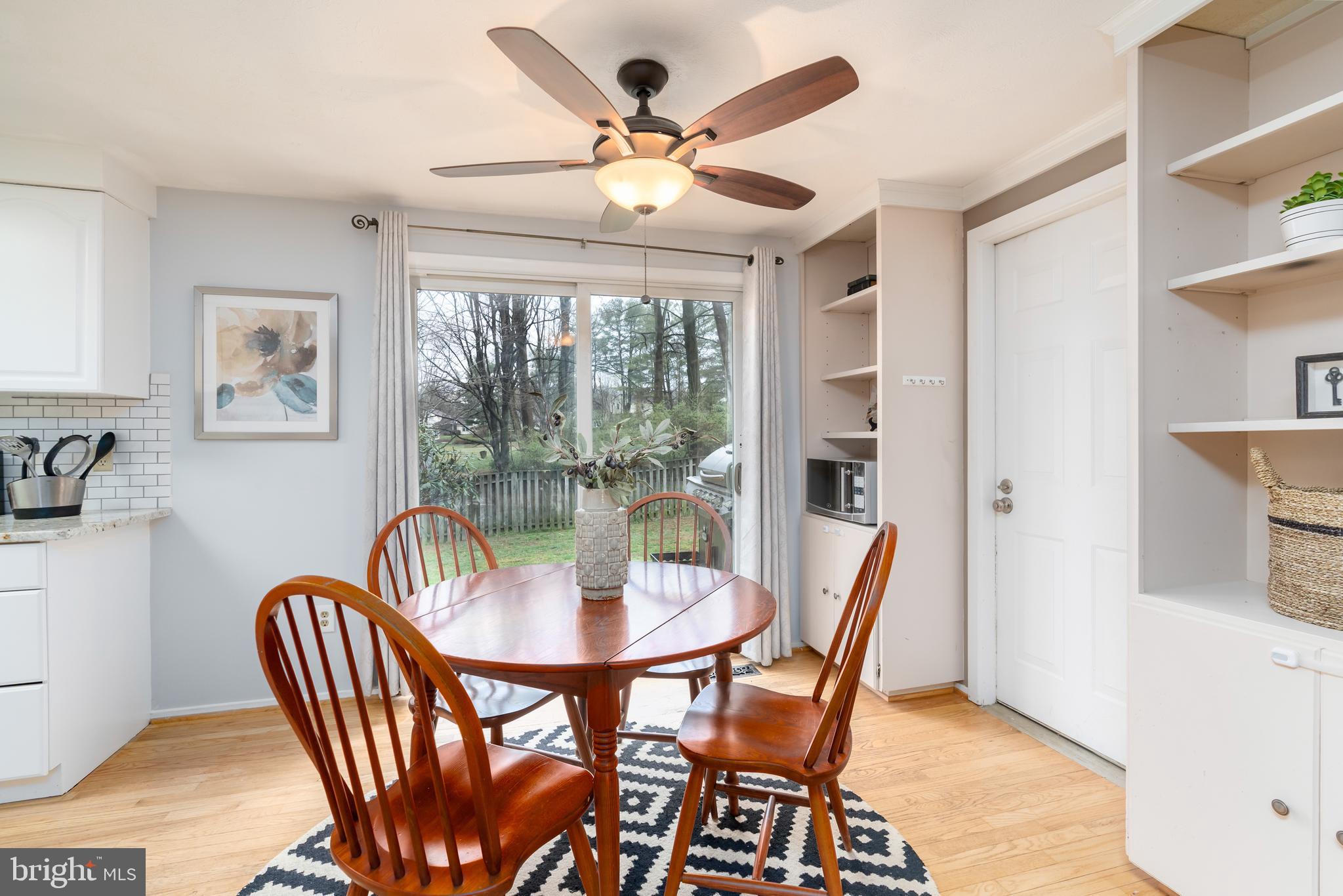 6128 Mantle Road Burke, VA 22015 - Photo 9 of 32 Eat-In Kitchen