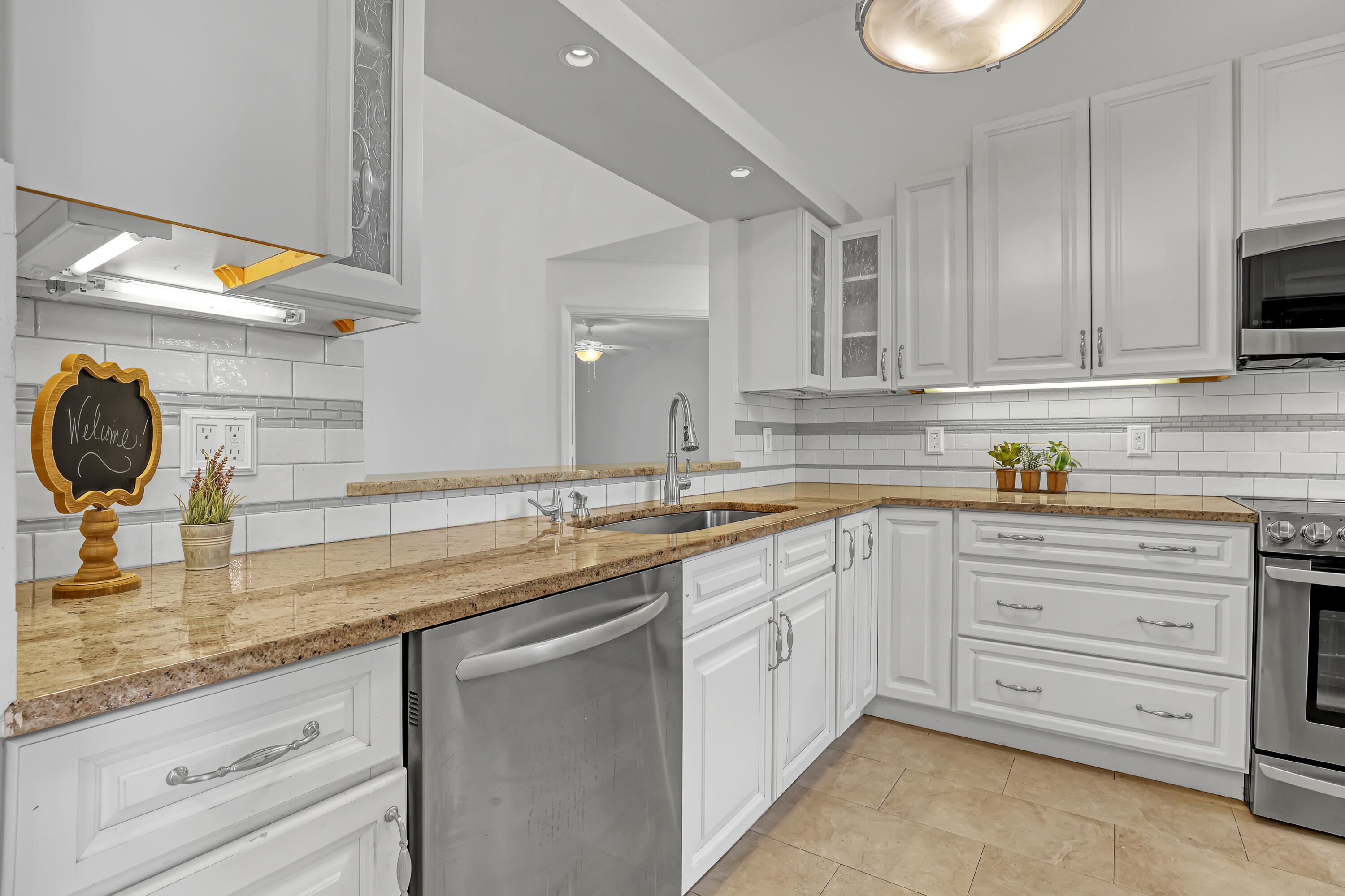 3035 Casa Rio Court Riviera Beach, FL 33418 - Photo 7 of 28 Kitchen