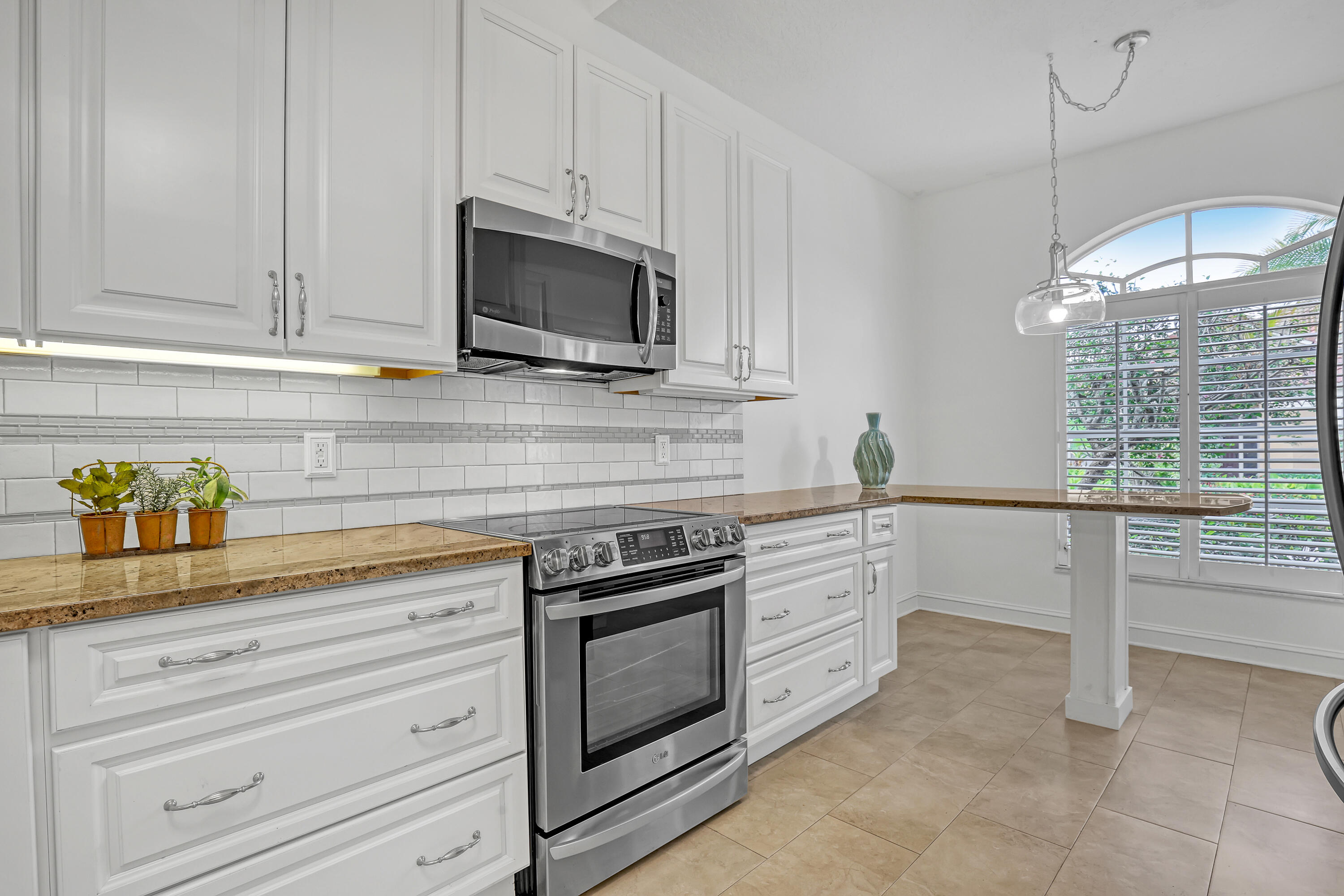 3035 Casa Rio Court Riviera Beach, FL 33418 - Photo 8 of 28 Kitchen