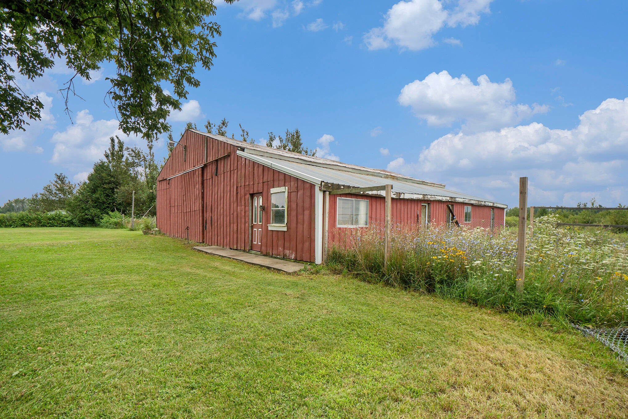 8598 Page Road Cheboygan, MI 49721 - Photo 9 of 32 Horse Barn