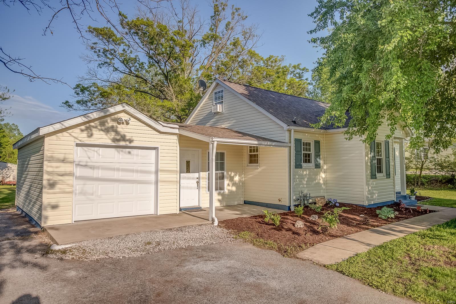 335 Staunton Road Troy, IL 62294 - Photo 2 of 21 Gallery Image 2