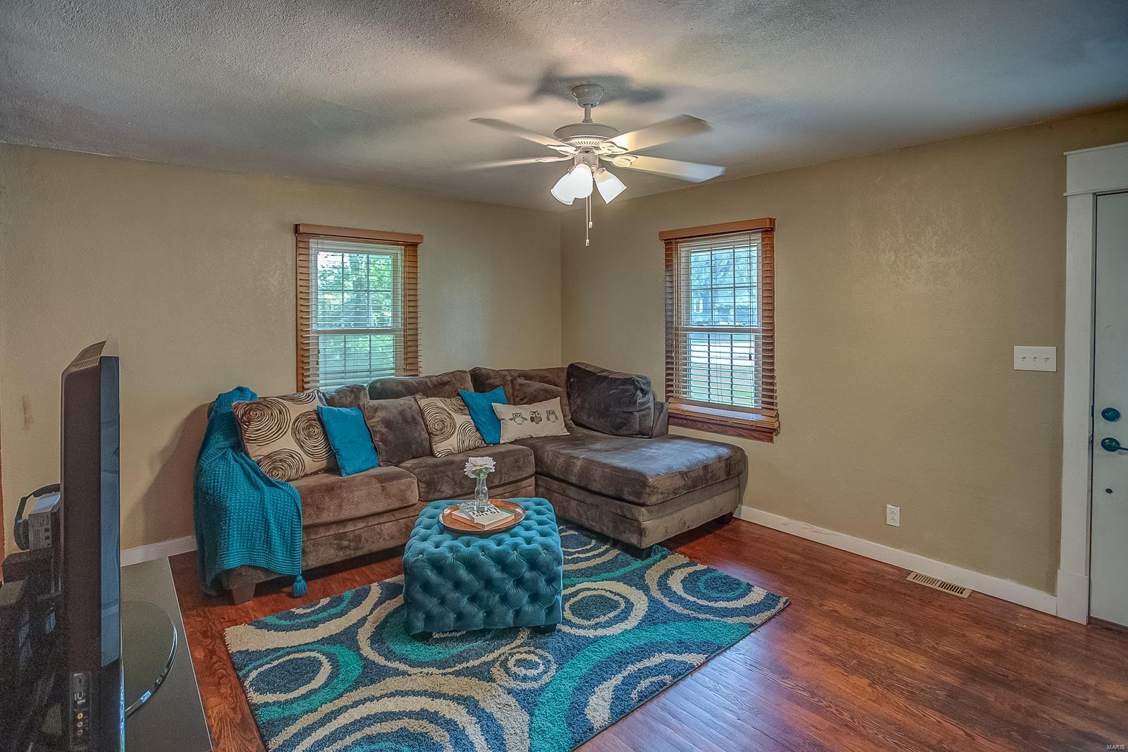 335 Staunton Road Troy, IL 62294 - Photo 5 of 21 Gallery Image 5