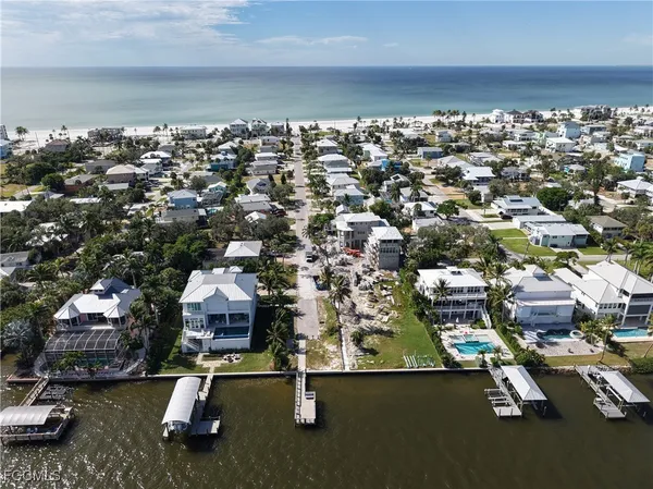 $750,000 | 103-105 Hercules Drive, Fort Myers Beach, FL 33931