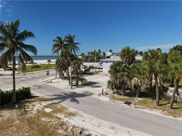 $750,000 | 103-105 Hercules Drive, Fort Myers Beach, FL 33931
