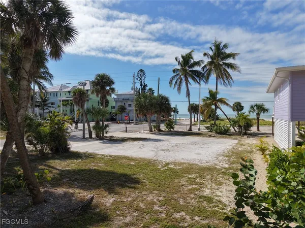 $750,000 | 103-105 Hercules Drive, Fort Myers Beach, FL 33931