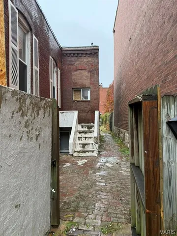 $74,900 | 2823 Osceola Street, St. Louis, MO 63111