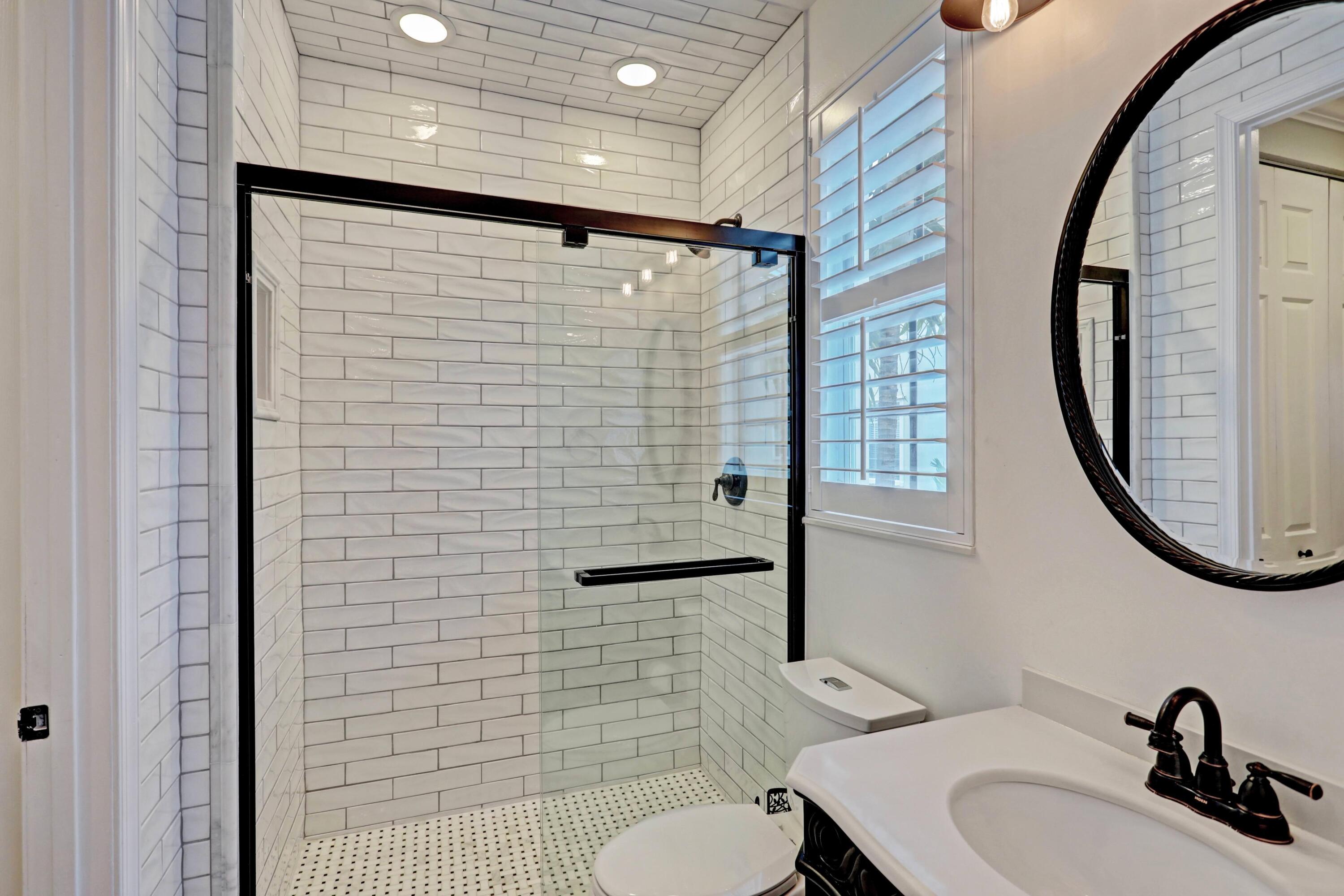 161 Apalachee Lane Jupiter, FL 33458 - Photo 18 of 32 2ND FLOOR FULL BATH