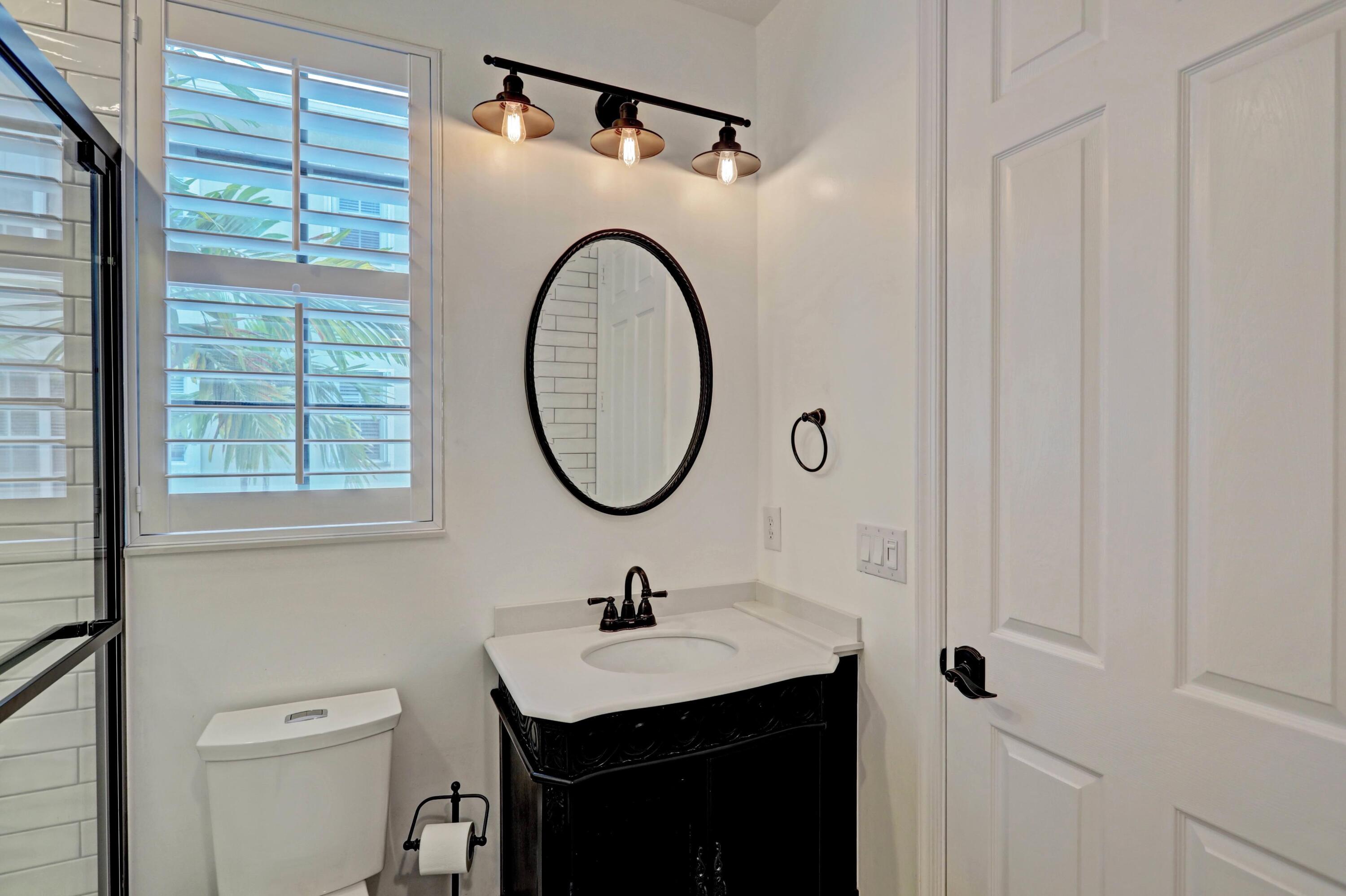 161 Apalachee Lane Jupiter, FL 33458 - Photo 19 of 32 2ND FLOOR FULL BACH