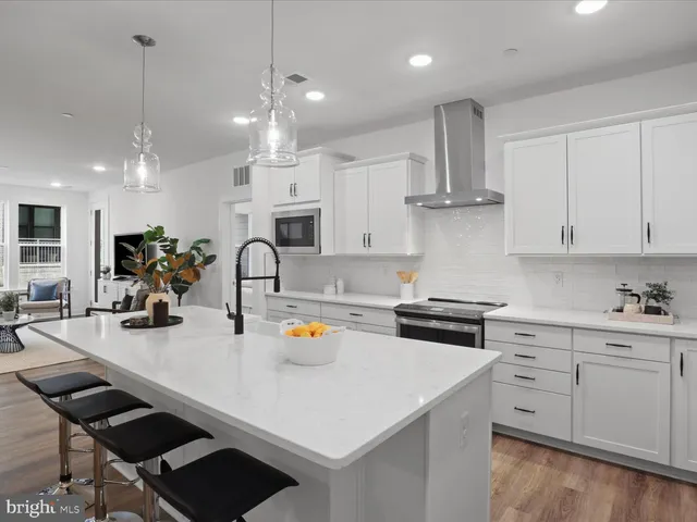 $500,000 | 21731 Dovekie Terrace, Unit 205, Ashburn, VA 20147