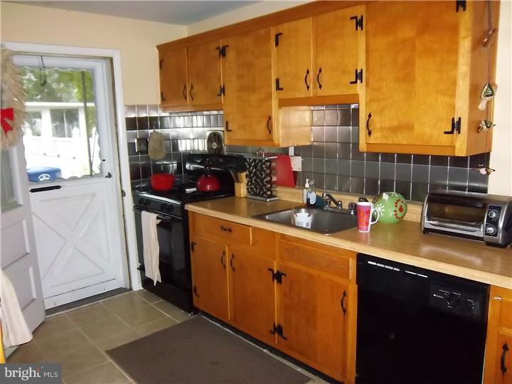 634 Polk Street Riverside, NJ 08075 - Photo 3 of 6 Kitchen
