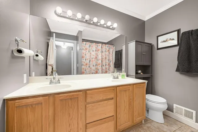 $250,000 | 5482 Egan Drive, Savage, MN 55378