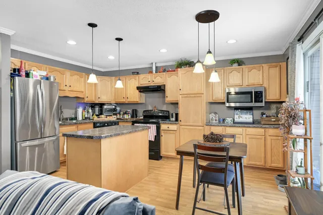 $250,000 | 5482 Egan Drive, Savage, MN 55378