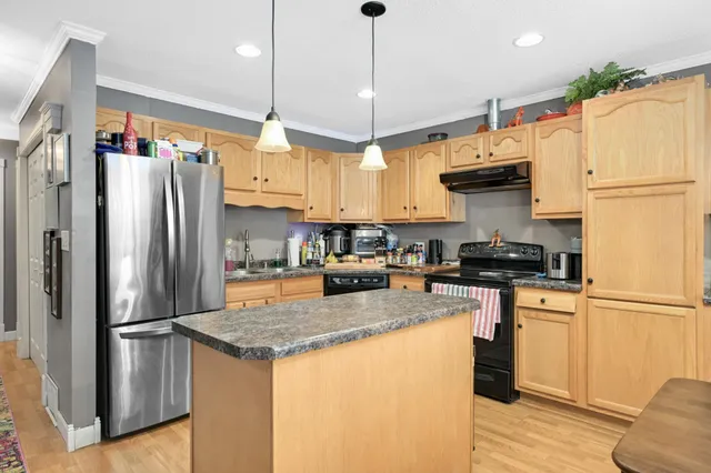 $250,000 | 5482 Egan Drive, Savage, MN 55378