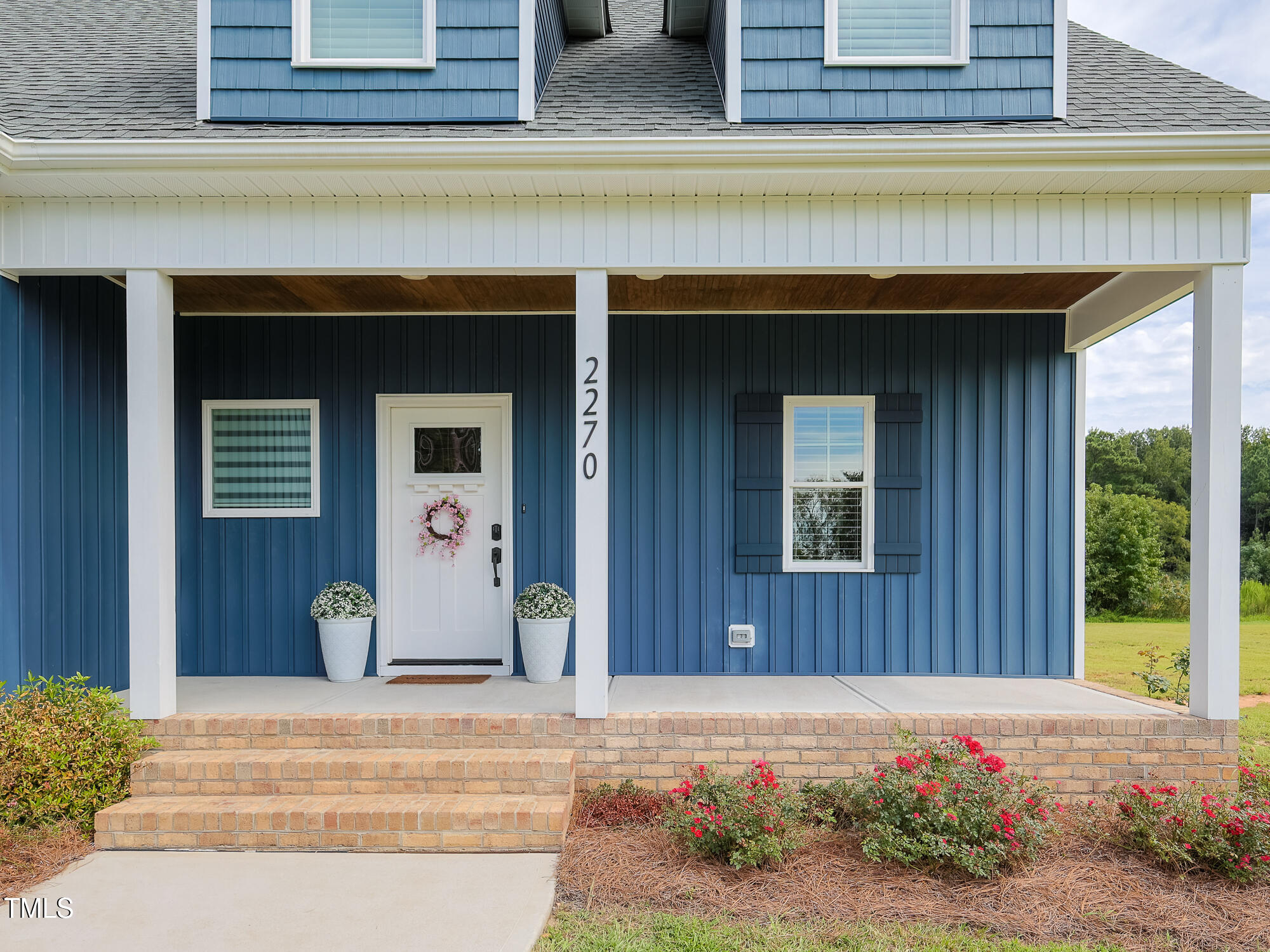 008_2270_Medlin_Front_Porch
