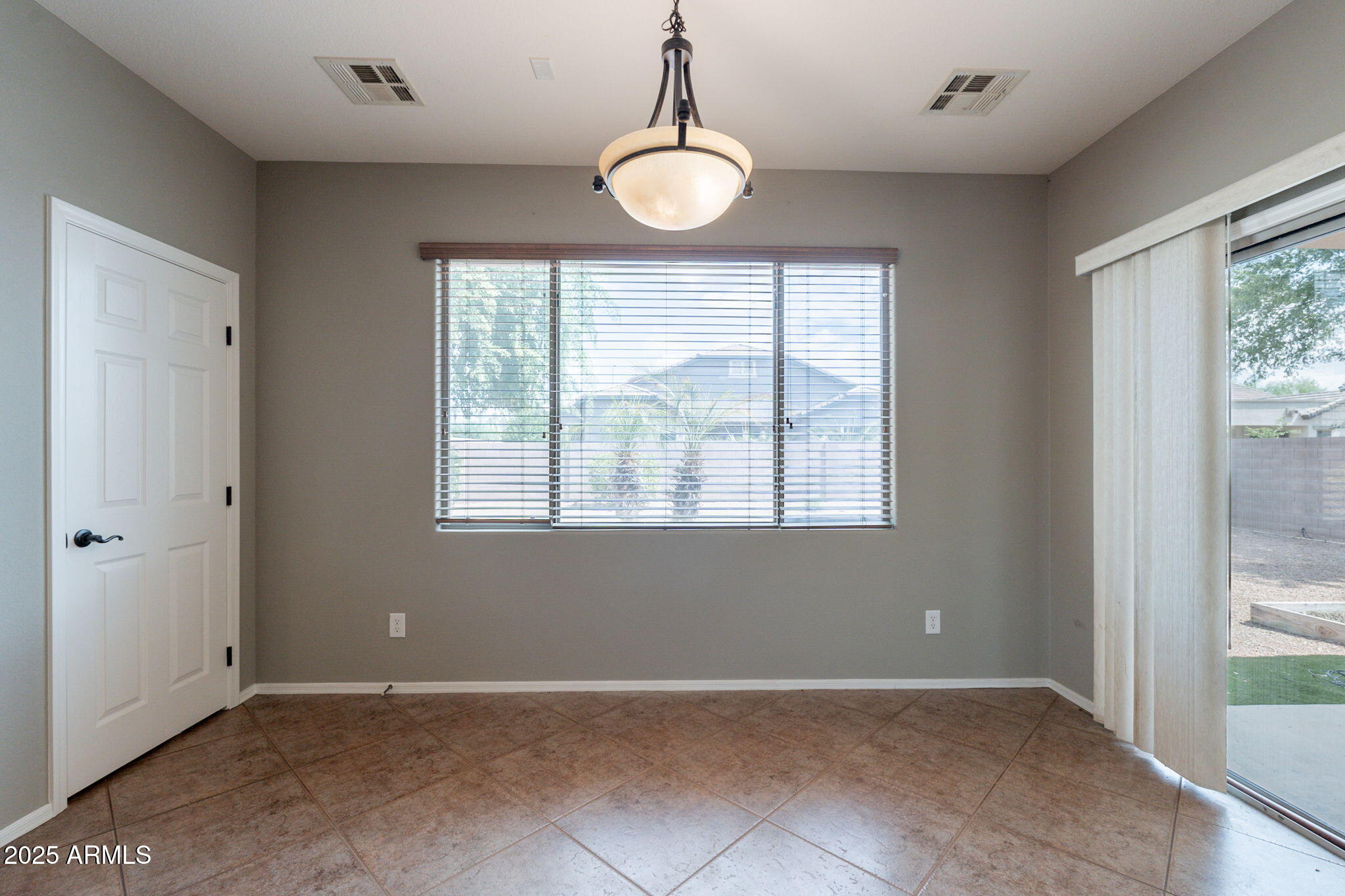 13820 West Cheery Lynn Road Avondale, AZ 85392 - Photo 14 of 28 26-web-or-mls-Cheery-26