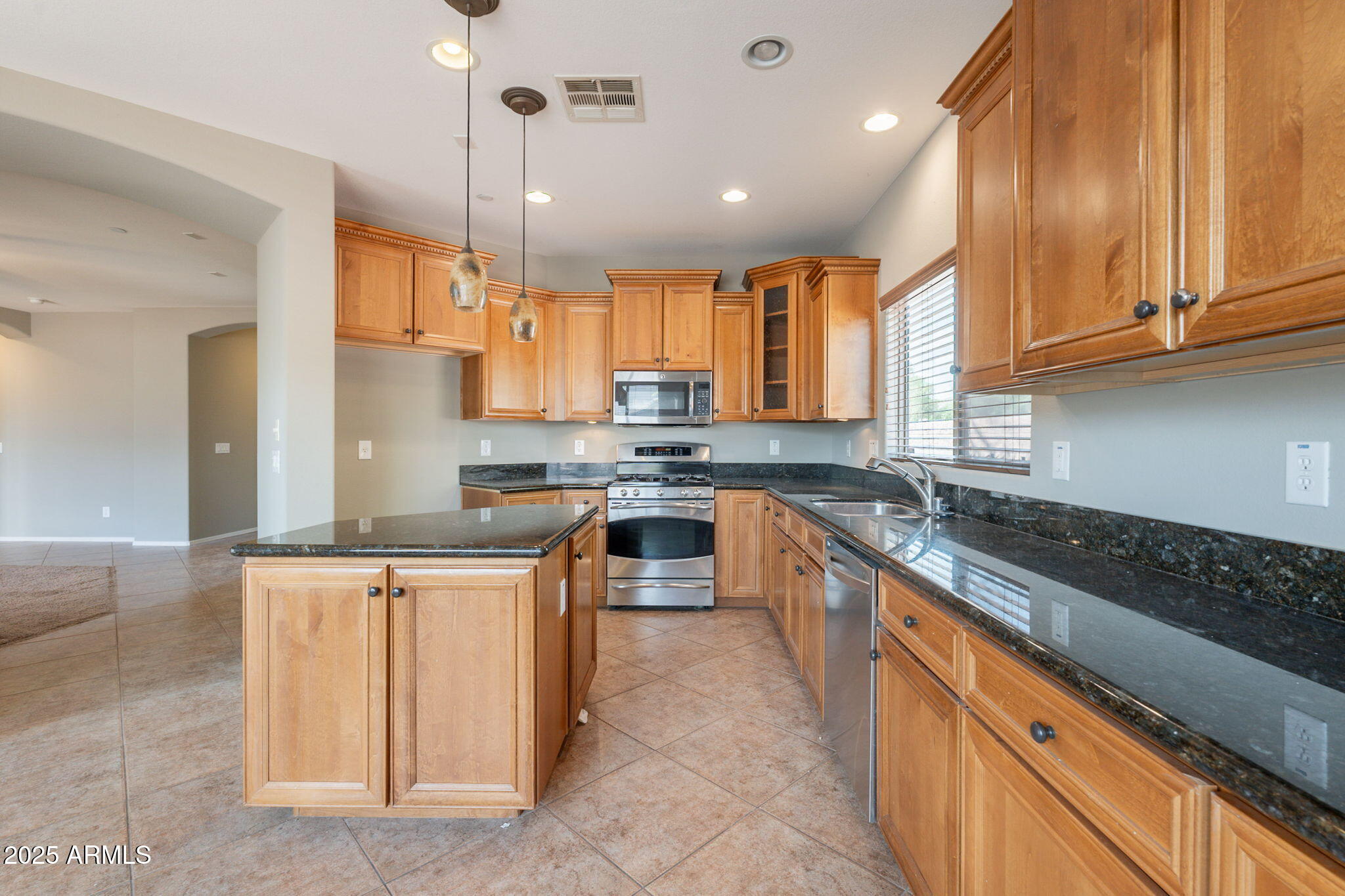 13820 West Cheery Lynn Road Avondale, AZ 85392 - Photo 5 of 28 14-web-or-mls-Cheery-14