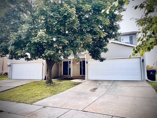24 Rounds Road Bloomington, IL 61704 - Photo 2 of 27