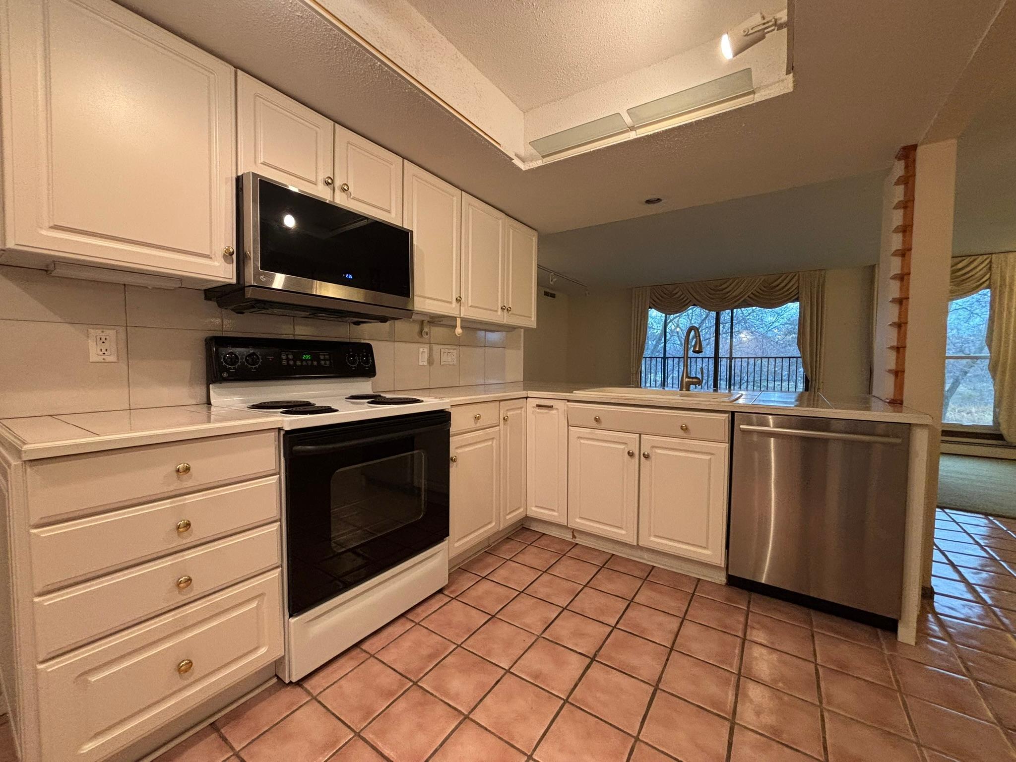 9600 Portland Avenue, Unit 107 Bloomington, MN 55420 - Photo 7 of 38