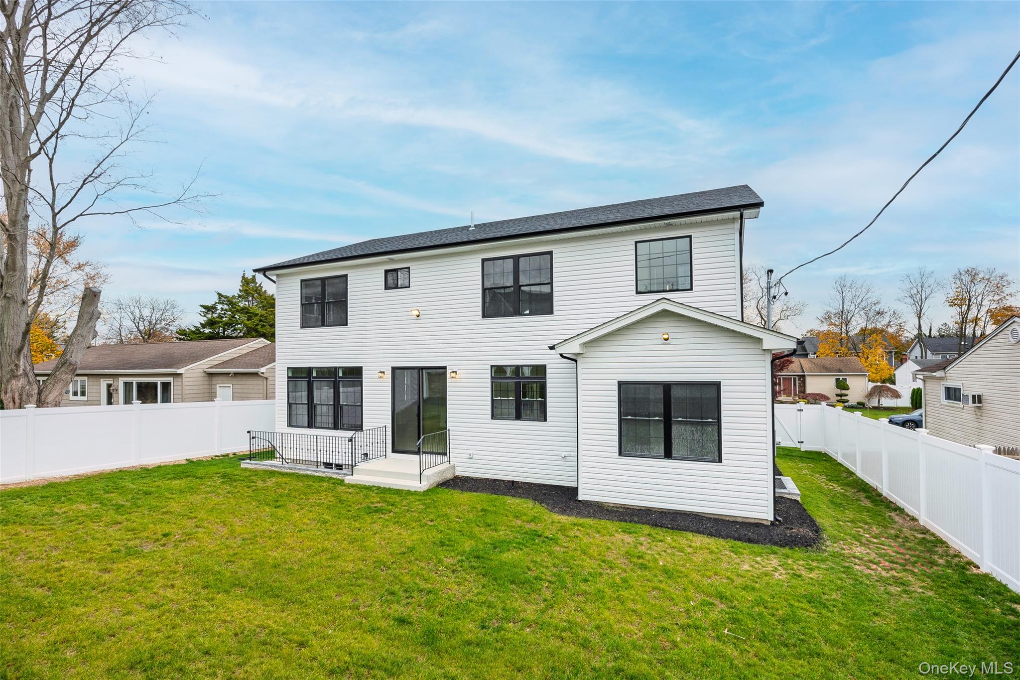 21 Devon Road Bethpage, NY 11714 - Photo 4 of 41