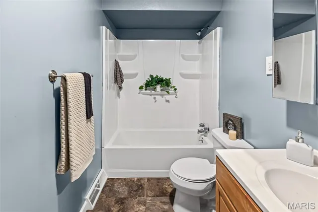 $247,000 | 101 Westminster Drive, Collinsville, IL 62234