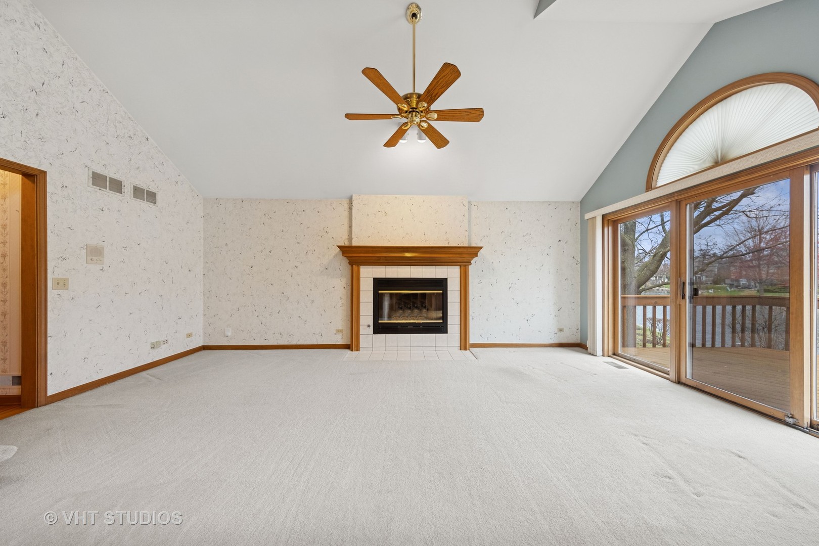 2286 Brookside Lane Aurora, IL 60502 - Photo 11 of 37 a view of a livingroom with a ceiling fan and window
