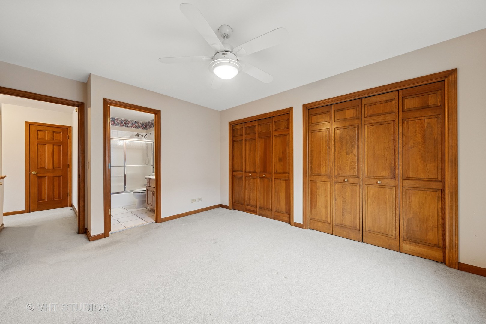 2286 Brookside Lane Aurora, IL 60502 - Photo 20 of 37 an empty room with closet area